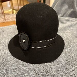 🖤 Giovannio Black Wool Felt Cloche Hat Button Detail Retro